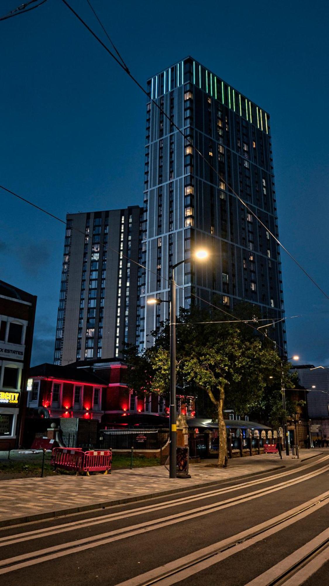 Last-Minute Specials L Book It Now L Sleeps Up To 4 L 2 Bed 2 Bath - Gym - Prime Birmingham Location L Jvt Short Lets Bagian luar foto
